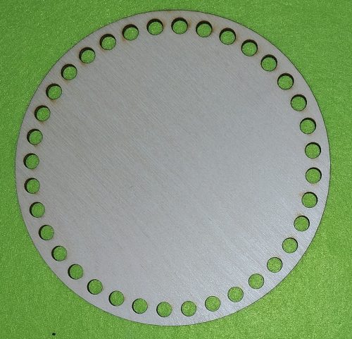 15cm Baza din lemn natural crosetabil. Cu gaura de 7mm, grosime 3 mm