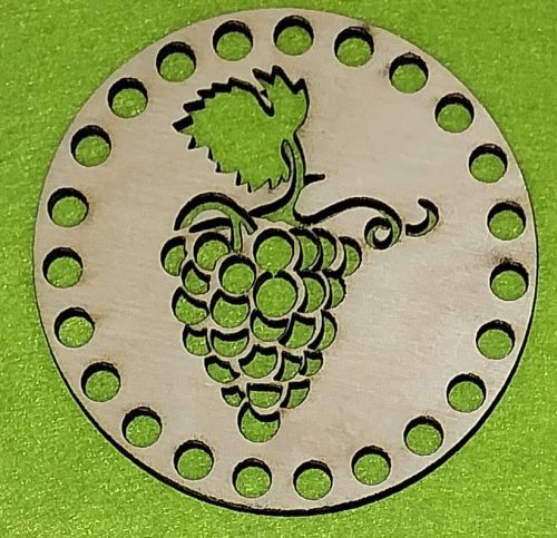 Baza din lemn de 10cm in forma de suport de pahar de vin. Cu gaura de 7mm 1 bucata, grosime 3mm