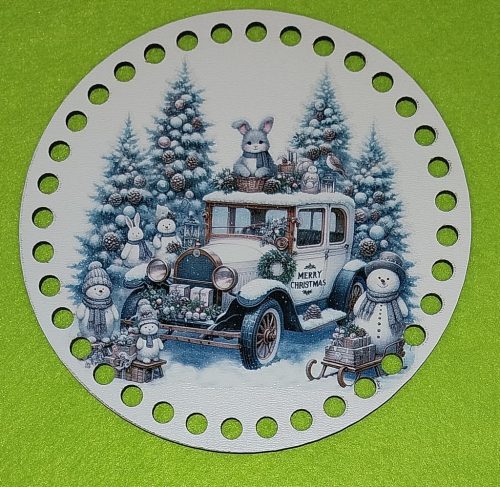  Ciocanel de brad imprimat crosetabil cu gaura de 7 mm, iepuras cu fundal inzapezit asezat pe masina, cu inscriptia Crăciun Fericit. 