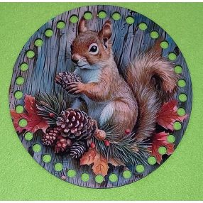   15cm Ciocanel din lemn imprimat crosetabil cu gaura  de 7 mm, model veverita. 1 bucata, grosime 2,5mm. 