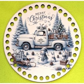   Ciocanitoare din brad imprimată crosetabila  în mijloc, cu fundal înzapezit, iepuras așezat pe masina cu inscriptia Crăciun Fericit, 1 buc. 15 cm, grosime 2,5mm