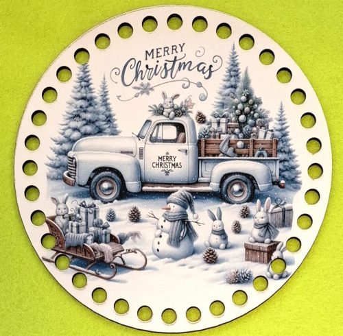 Ciocanitoare din brad imprimată crosetabila  în mijloc, cu fundal înzapezit, iepuras așezat pe masina cu inscriptia Crăciun Fericit, 1 buc. 15 cm, grosime 2,5mm