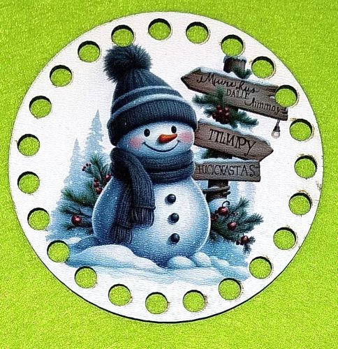 Baza din lemn natural de 10cm crosetabil imprimat, in forma de om de zapada cu indicator. Cu gaura de 7mm, 1bucata, grosime 2,5mm.