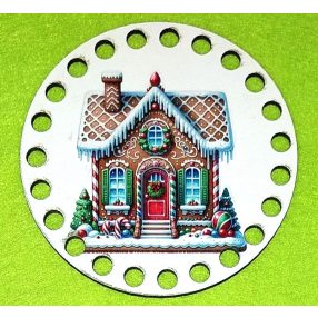   Baza din lemn natural de 10cm crosetabil imprimat, in forma de casa din turta dulce. Cu gaura de 7mm, 1bucata, grosime 2,5mm. 