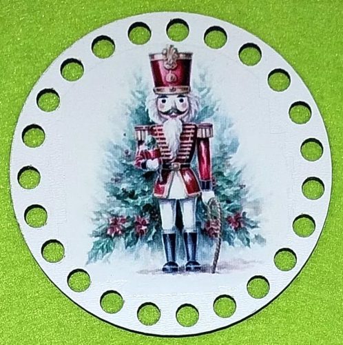 Baza din lemn natural crosetabil de 10cm imprimat spargator de nuci, cu gaura de 7mm, 1 bucata, grosime 2,5mm.