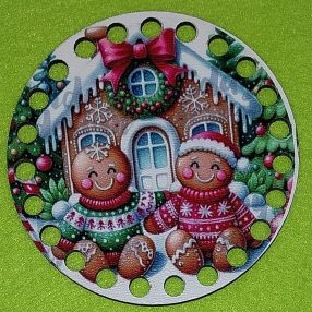   Baza din lemn natural de 10cm crosetabil imprimat, in forma baiat/fata. Cu gaura de 7mm, 1bucata, grosime 2,5mm. 