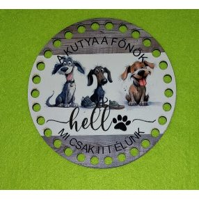   Baza din lemn crosetabila de 12cs  A kutya a főnök felirattal nyomtatva, csak mi lakunk itt..... Marime gaura de 12cm, 1 bucata, grosime 2,5mm. 