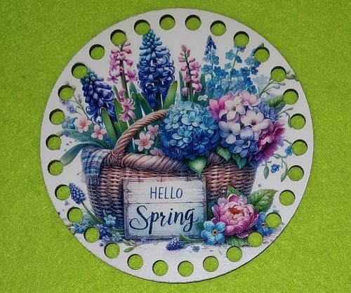 12 cm Baza din lemn natural in forma de cos cu zambile cu inscriptia Hello sprig. Cu gaura de 7 mm, 1 bucata, grosime 2,5mm. 