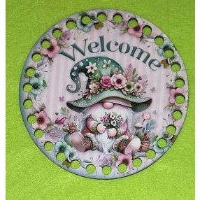   12 cm Baza din lemn imprimata crosetabil cu gaura de 7 mm Pitic cu caciula verde și inscriptie de bun venit. 1bucata/pachet, grosime 2,5mm. 