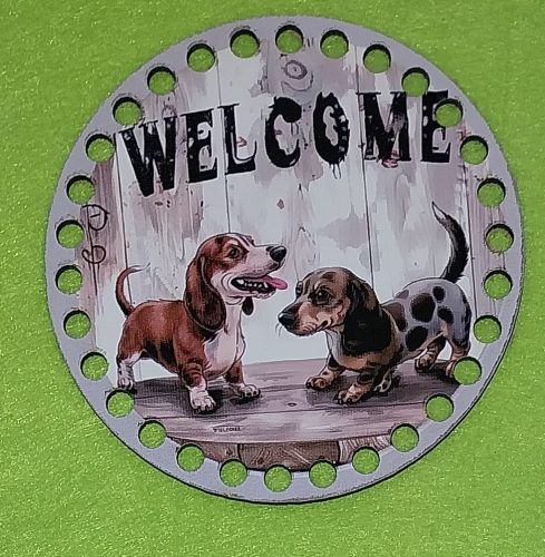   12cm Baza din lemn imprimata crosetabil de 12 cm cu gaura de 7 mm si inscriptia „Taxis Welcome”.1 bucata ,grosime 2,5mm. 