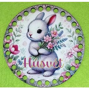   12cm Baza din lemn imprimata crosetabil Iepuras alb cu buchet de flori cu inscriptie de Húsvét. Cu gaura de 7mm, 1 bucata/pachet, grosime 3mm. 