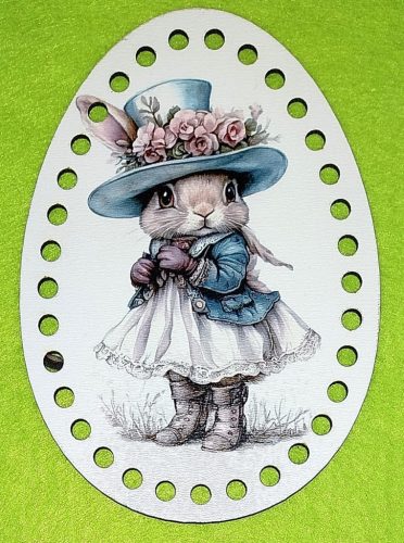 11x15cm Baza din lemn natural imprimat cu model de iepuras cu ou in palarie de fetita. Cu gaura de 6mm, 1 bucata , grosime 3mm. 