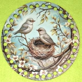   15cm Baza din lemn imprimata crosetabil cu gaura de 7 mm Cuplu de pasari cu cuib 1 buc. 15 cm grosime 2,5 mm 