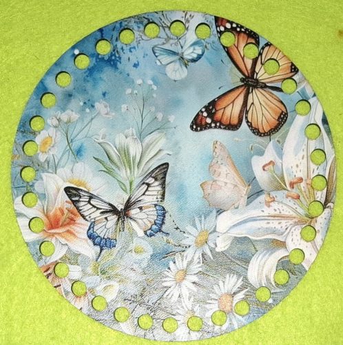 15cm Baza din lemn imprimata crosetabil cu gaura de 7 mm Crin alb cu fluture 1 buc. 15 cm grosime 2,5 mm 