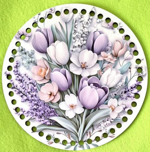 Bază din lemn imprimată pentru croșetat, 15 cm, cu găuri de 7 mm, model cu lalele mov – 1 buc. – diametru 15 cm, grosime 2,5 mm.