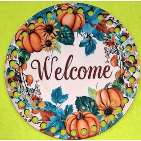   15cm Coroana de dovleac cu baza din lemn imprimata crosetabil, cu inscriptie de bun venit, gaura de 7 mm, 1 buc., grosime de 15 cm, 2,5 mm. 