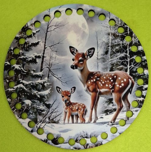 15cm Baza din lemn imprimata crosetabila, model caprioara pe tava alba ca zapada, cu gaura de 7 mm, 1 buc., 15 cm, grosime 2,5 mm 