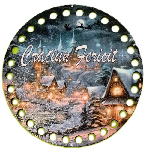 Baza din lemn crosetabil de 12cm imprimat cu motiv de Craciun de satuc si cu inscriptia Craciun Fericit˘. Cu gaura de 7mm, 1 bucata, grosme 2,5mm.