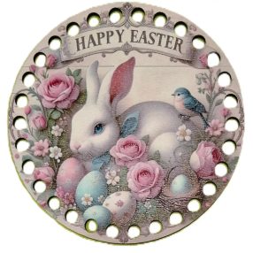   Baza din lemn imprimata crosetabil cu gaura de 7 mm Iepuras alb cu flori Inscriptie Happy Easter , 1 bucata/pachet, grosime 2,5 mm. 