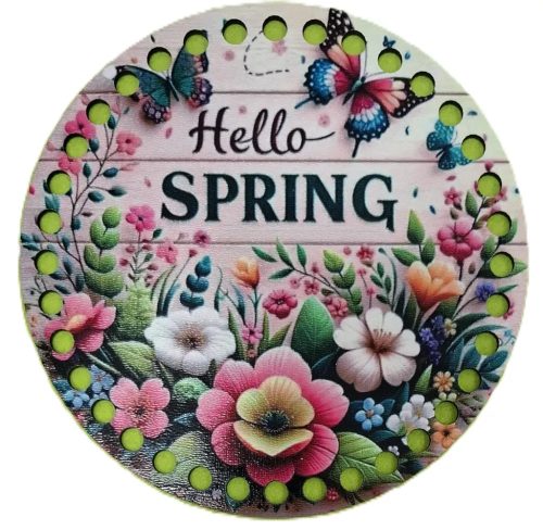 Baza din lemn crosetabil de 12cm pr baza de culoare galbena cu model de lemn si cu inscriptia Hello Spring , cu gaura de 7 mm, 1 bucata, grosime 2,5mm.