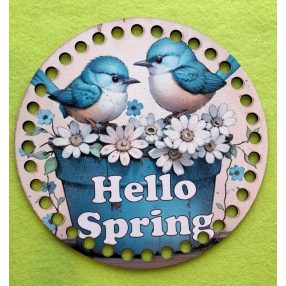   15cm Baza din lemn imprimata crosetabila cu gaura de 7 mm cu inscripte Doua pasari pe o cutie de flori. 1bucata/pachet, grosime 3mm.  Elemente necesare la: HOA316