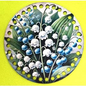   Bază din lemn imprimată pentru croșetat, 15 cm, cu găuri de 7 mm, model cu lăcrămioare – 1 buc. – diametru 15 cm, grosime 2,5 mm.