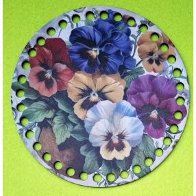   Bază din lemn imprimată pentru croșetat, 15 cm, cu găuri de 7 mm, model panseluțe multicolore în ghiveci – 1 buc. – diametru 15 cm, grosime 2,5 mm.