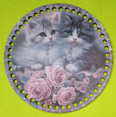 19,5cm Baza din lemn imprimata crosetabil cu gaura de 7 mm Pisicute dragute 1 buc. 19,5 cm grosime 2,5 mm  