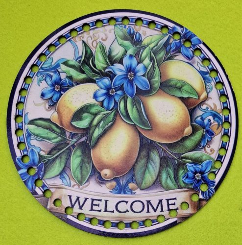 19,5cm Baza din lemn imprimata crosetabil, ciorchine de lamaie cu inscriptie de bun venit, gaura de 7 mm, 1 buc. 19,5 cm, grosime 2,5 mm. 