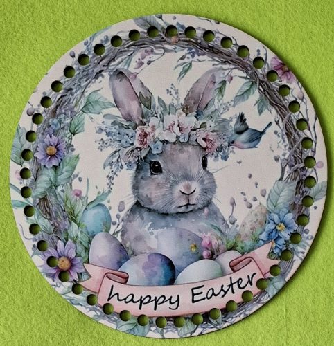 19,5cm Baza din lemn imprimata crosetabil cu gaurs de 7 mm Iepuras cu oua și inscriptia Paște fericit. 1 bucata/pachet, grosime 2,5mm. 