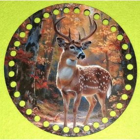   19,5cm Baza din lemn imprimata crosetabila cu gaura de 7 mm Cerb in padure 1 buc. 19,5 cm grosime 2,5 mm