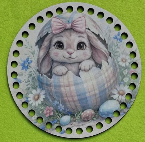 Bază din lemn imprimată pentru croșetat, 15cm, cu găuri de 7 mm, model iepuraș în coajă de ou – 1 buc. – diametru 15 cm, grosime 2,5 mm.