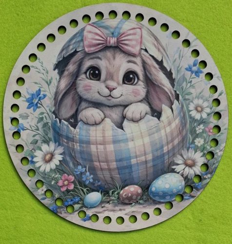 Bază din lemn imprimată pentru croșetat, 19,5 cm, cu găuri de 7 mm, model iepuraș în coajă de ou – 1 buc. – diametru 19,5 cm, grosime 2,5 mm.