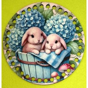   15cm Baza din lemn imprimata crosetabila cu gaura de 7 mm Doi iepurasi întro cutie cu inscriptie  de . 1bucata/pachet 15cm , grosime 3mm. 