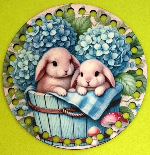 15cm Baza din lemn imprimata crosetabila cu gaura de 7 mm Doi iepurasi întro cutie cu inscriptie  de . 1bucata/pachet 15cm , grosime 3mm. 