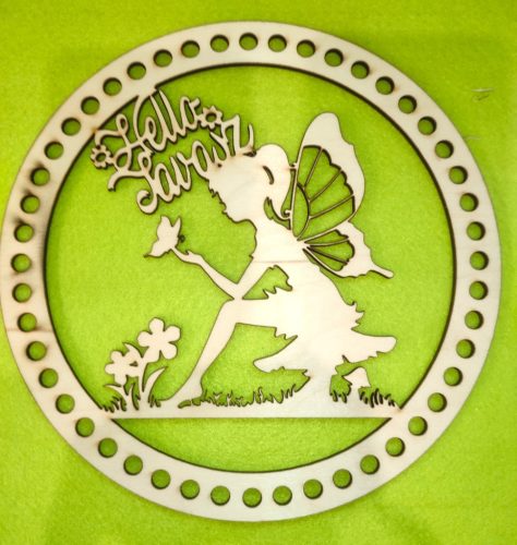 22cm Baza circulara croswetabila din lemn natural cu gaura de 7 mm Zână în pajiște cu inscriptia Bună ziua, primăvară, 1 buc. grosime 3 mm