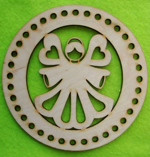    12,5cm Baza din lemn natural crosetsbil cu ingerasi. Cu gaura de 5mm, 1 bucata, grosime 3mm