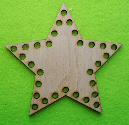 12,5x12cm Baza din lemn natural crosetabil in forma de stea. Cu gaura de 6 mm, 1 bucata, grosime 3mm