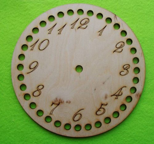   16,5cm Cadran rotund de ceas numerotat din lemn natural, baza crosetabila din lemn, cu gaura de 7,5 mm, grosime 1 buc. 3 mm