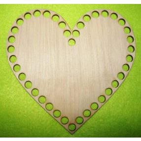   13x14cm Inima medie din lemn. Cu gaura de 7,5mm, 1 bucata. Grosime 3mm