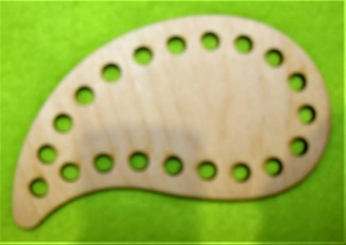 11x6,5 cm Baza din lemn natural crosetabil in forma de picatura mica. Cu gaura de 6mm, 1bucata, grosime 3mm