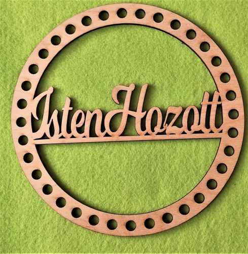  16,5cm Baza circulara crosetabila din lemn natural cu inscriptia „Dumnezeu s-a nascut” ajurat, cu gaura de 7 mm, grosime 1 buc. 3 mm