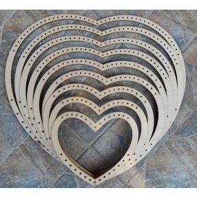   Baza crosetabila din lemn natural, forma de inimă, cu gaura de 4 mm, 2 buc., 55x51-51x47-47x44-43x40-40x37-36x33-32x29-28x25-25x21 cm, grosime 3 mm