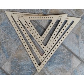   Set de baze triunghiulare din lemn natural, crosetabile, cu gauri de 4 mm, 1 set /11x8-19x14/-/19x14-26x19/26x19-33x25/33x25-40x30/ cm, grosime 3 mm