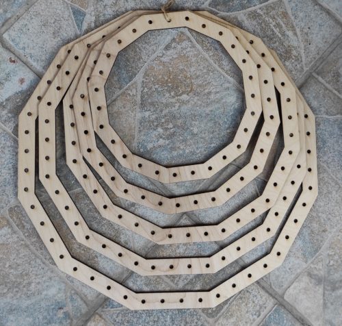 Set de baze din lemn natural crosetabil cu 12 colturii si gaurii de 4 mm, 1 set 15x19-19x22-22x26-26-29-29x33 cm, grosime 3 mm