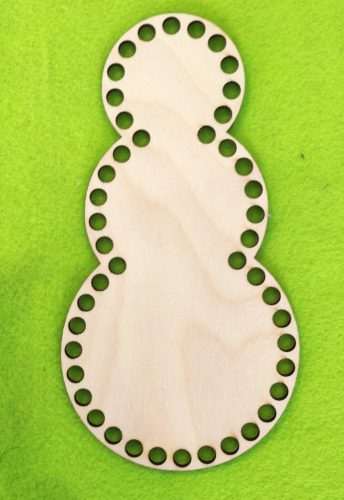 10x21cm Baza din lemn natural crosetabil in forma de om de zapada. Cu gaura de 8mm, 1db, grosime 3mm