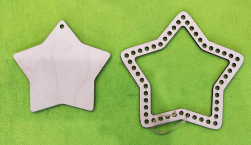  Stea crosetabila din lemn natural cu gaura + stea cu gaura de 7 mm 1 buc 20x19.5 cm + stea 15x16 grosime 3 mm