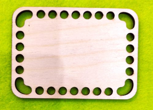  10x7c Baza din lemn natural crosetabil in forma caramida. Cu gaura de 6mm, 1db, grosime 3mm