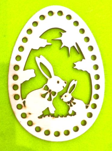   11x15cm Ou croșetabil din lemn natural, doi iepurași pe câmp. Cu gaura de 6mm, 1 bucata, grosime 3 mm